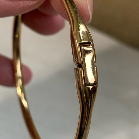 KATE SPADE Gold-Tone Bangle Bracelet Pink Lion Charm “She Leads The Way” - Picture 8 of 11